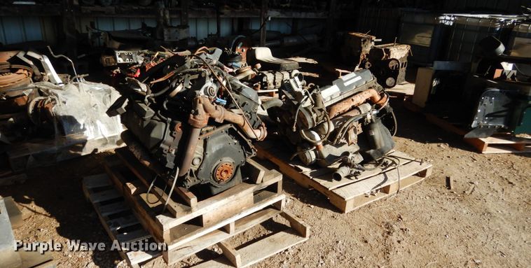 image for item JI9258 (2) International B235 engines