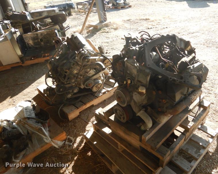 image for item JI9258 (2) International B235 engines