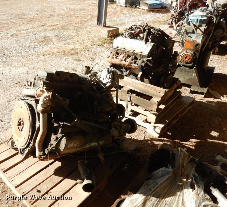 image for item JI9258 (2) International B235 engines