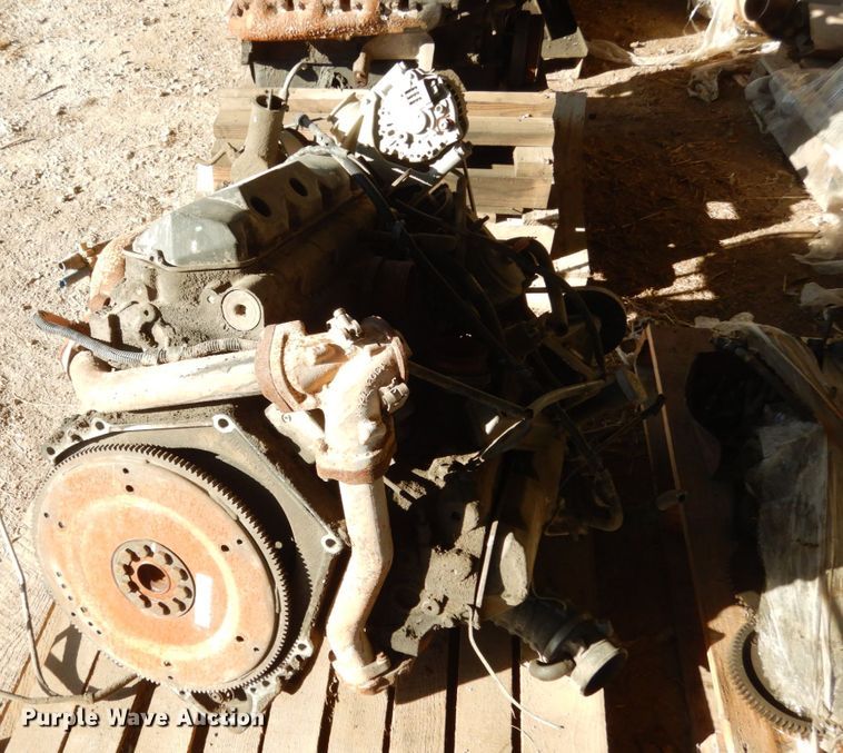 image for item JI9258 (2) International B235 engines