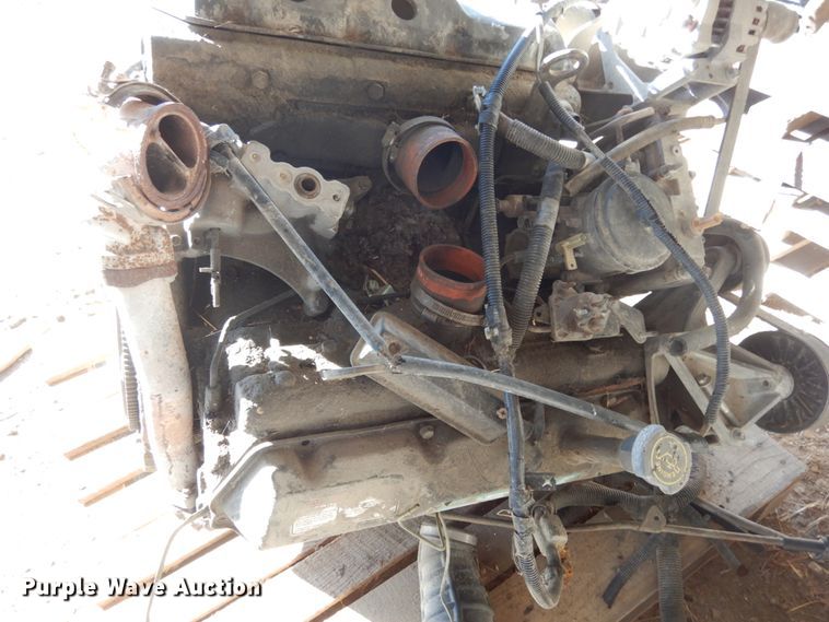 image for item JI9258 (2) International B235 engines