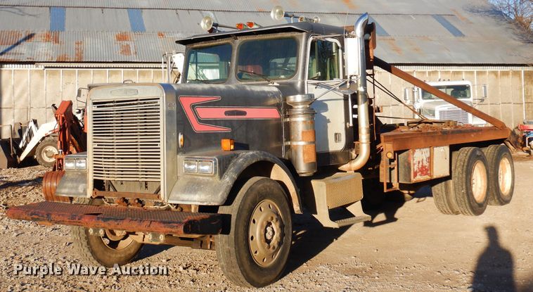 image for item JJ9776 1985 Freightliner  winch truck