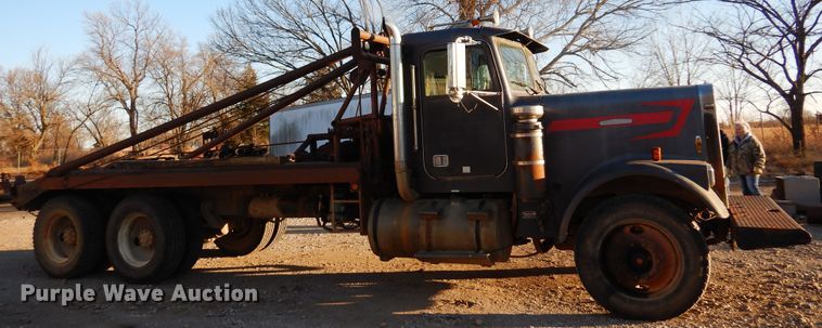 image for item JJ9776 1985 Freightliner  winch truck