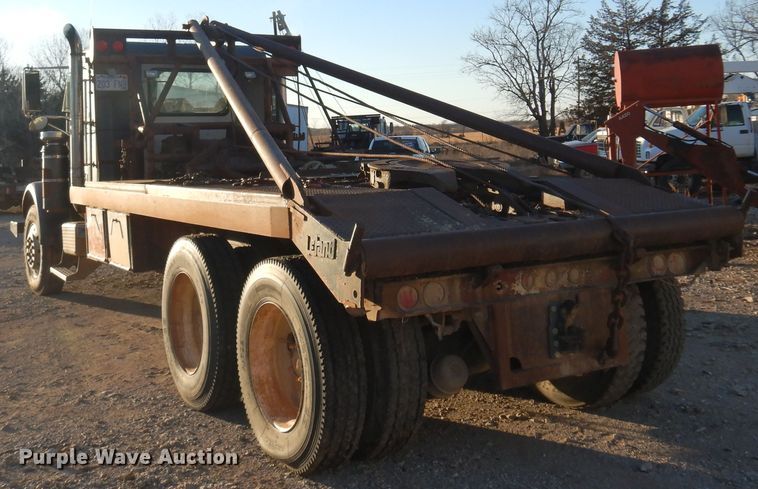 image for item JJ9776 1985 Freightliner  winch truck