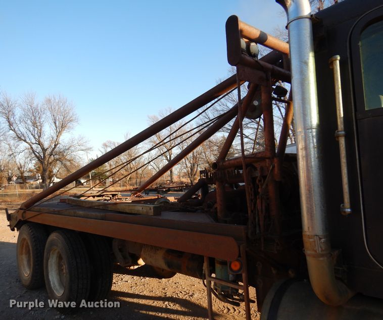 image for item JJ9776 1985 Freightliner  winch truck