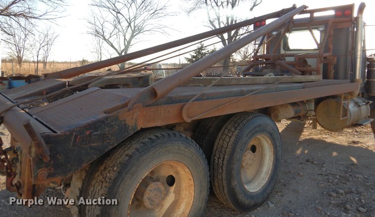 image for item JJ9776 1985 Freightliner  winch truck