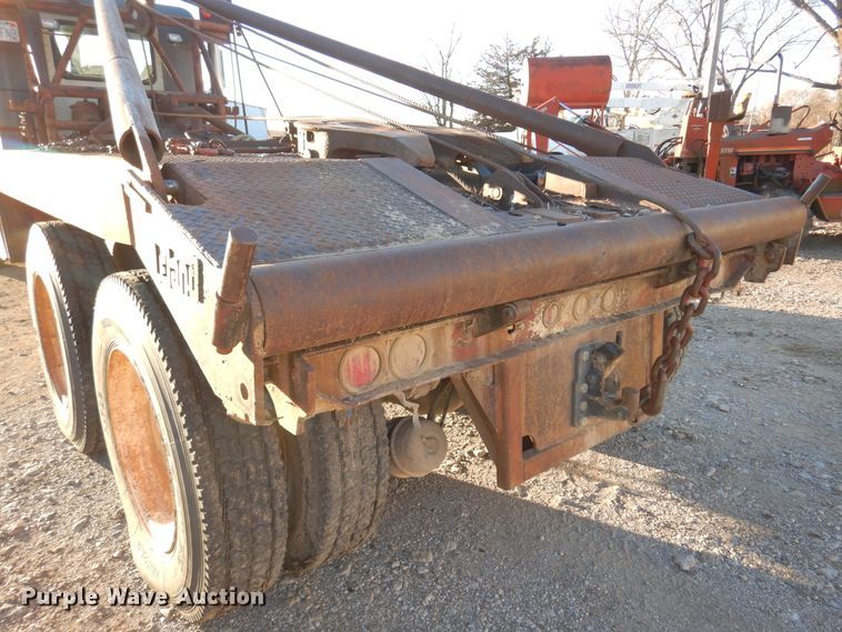 image for item JJ9776 1985 Freightliner  winch truck