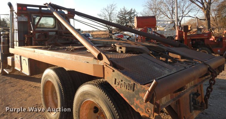 image for item JJ9776 1985 Freightliner  winch truck