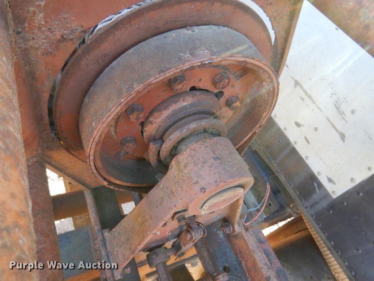 image for item JJ9776 1985 Freightliner  winch truck