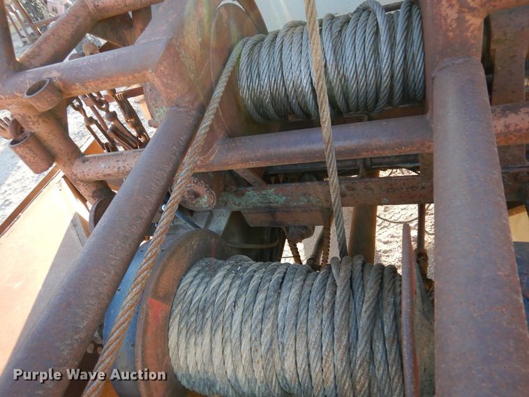 image for item JJ9776 1985 Freightliner  winch truck