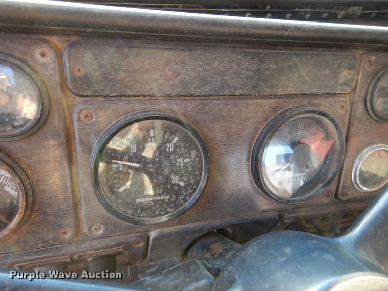 image for item JJ9776 1985 Freightliner  winch truck