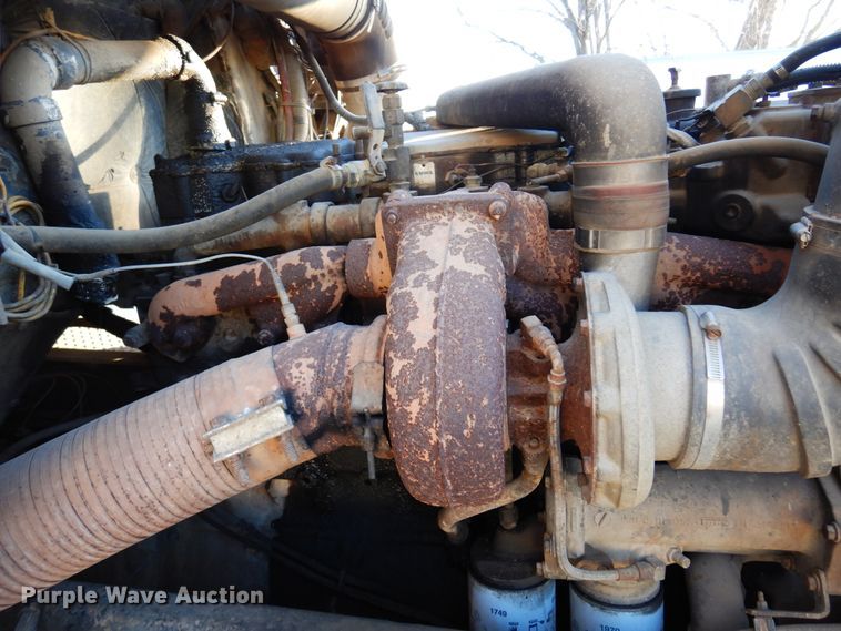 image for item JJ9776 1985 Freightliner  winch truck