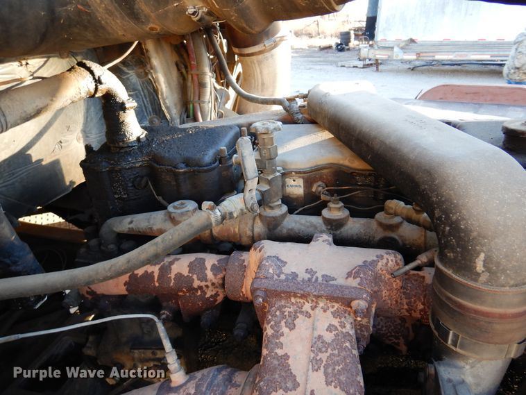 image for item JJ9776 1985 Freightliner  winch truck