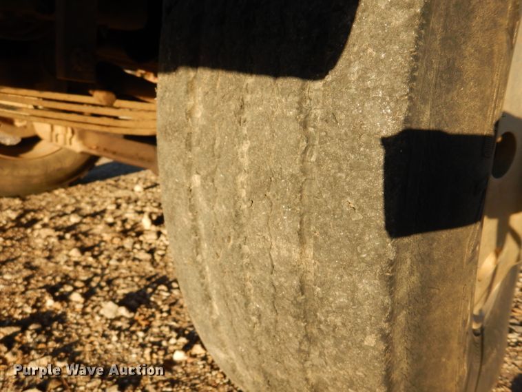 image for item JJ9776 1985 Freightliner  winch truck