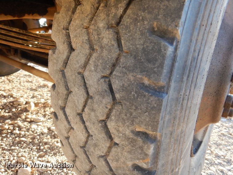 image for item JJ9776 1985 Freightliner  winch truck