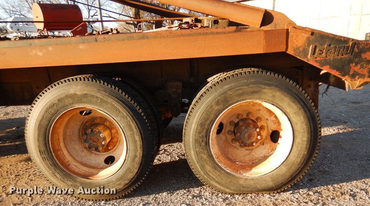 image for item JJ9776 1985 Freightliner  winch truck