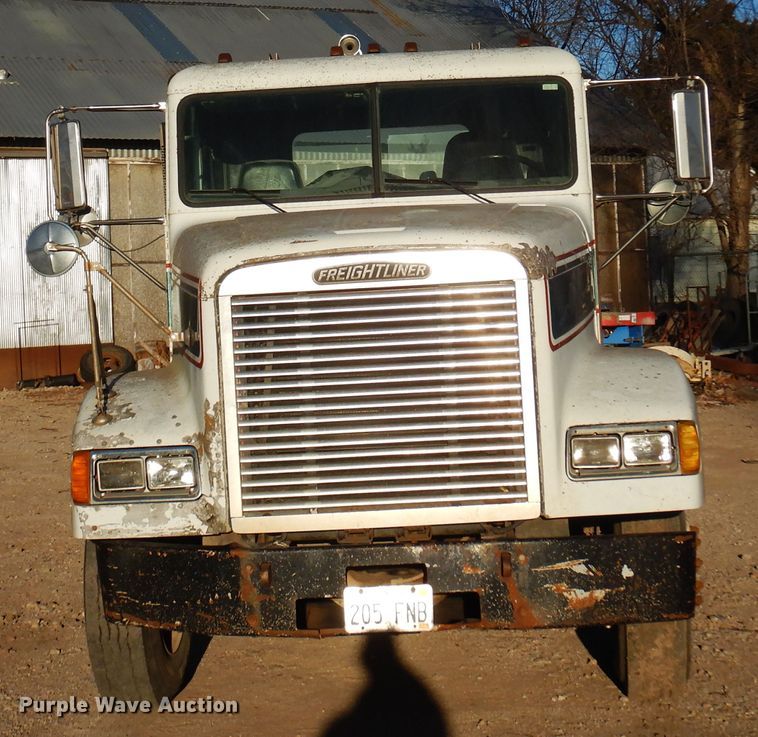 image for item JJ9778 1994 Freightliner FLD120  semi truck