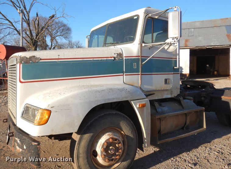 image for item JJ9778 1994 Freightliner FLD120  semi truck