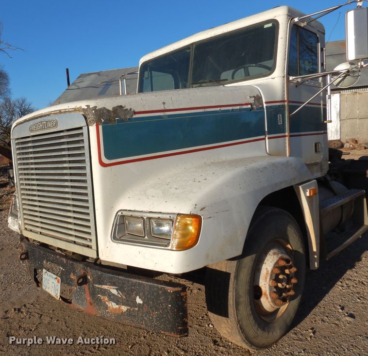 image for item JJ9778 1994 Freightliner FLD120  semi truck