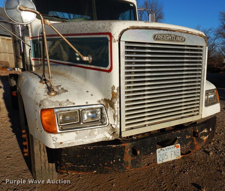 image for item JJ9778 1994 Freightliner FLD120  semi truck