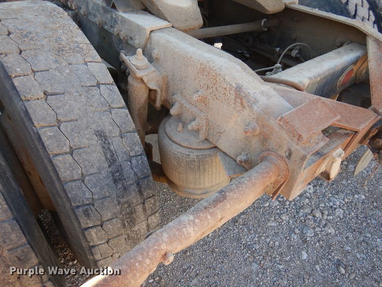 image for item JJ9778 1994 Freightliner FLD120  semi truck