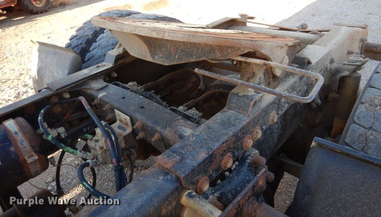 image for item JJ9778 1994 Freightliner FLD120  semi truck