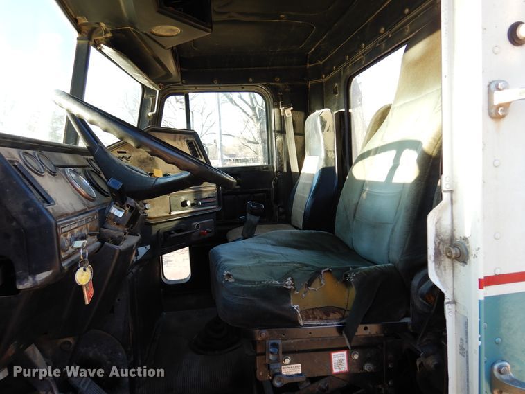 image for item JJ9778 1994 Freightliner FLD120  semi truck