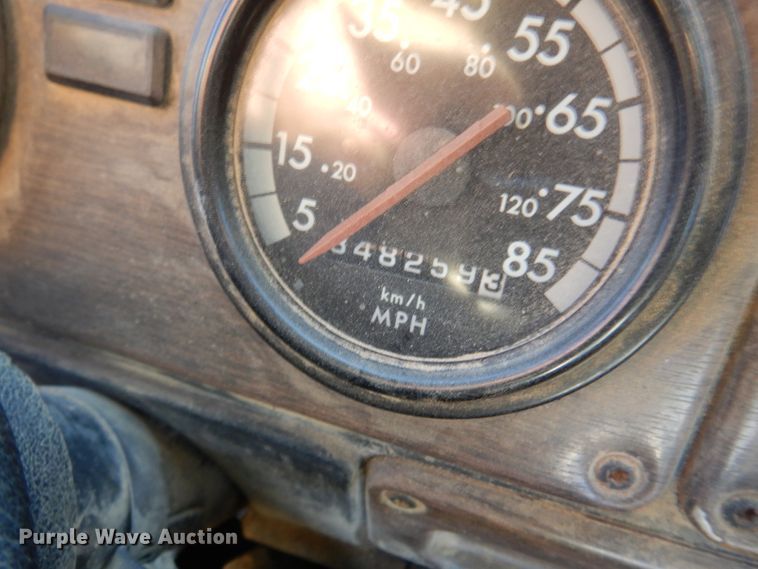 image for item JJ9778 1994 Freightliner FLD120  semi truck