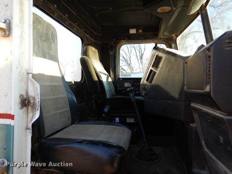 image for item JJ9778 1994 Freightliner FLD120  semi truck