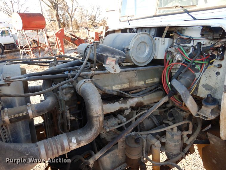 image for item JJ9778 1994 Freightliner FLD120  semi truck