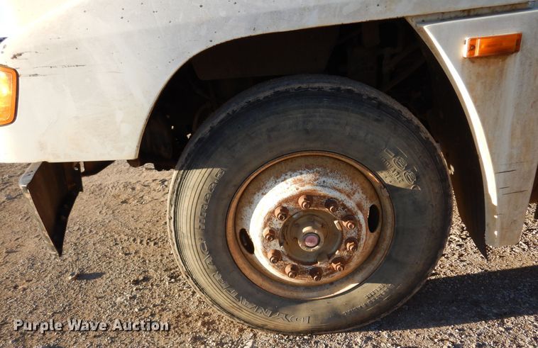 image for item JJ9778 1994 Freightliner FLD120  semi truck