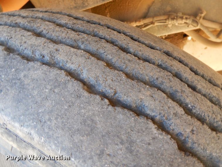 image for item JJ9778 1994 Freightliner FLD120  semi truck