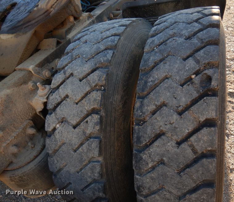 image for item JJ9778 1994 Freightliner FLD120  semi truck