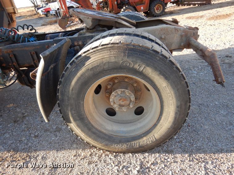 image for item JJ9778 1994 Freightliner FLD120  semi truck