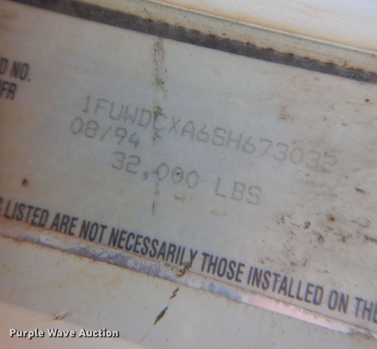 image for item JJ9778 1994 Freightliner FLD120  semi truck