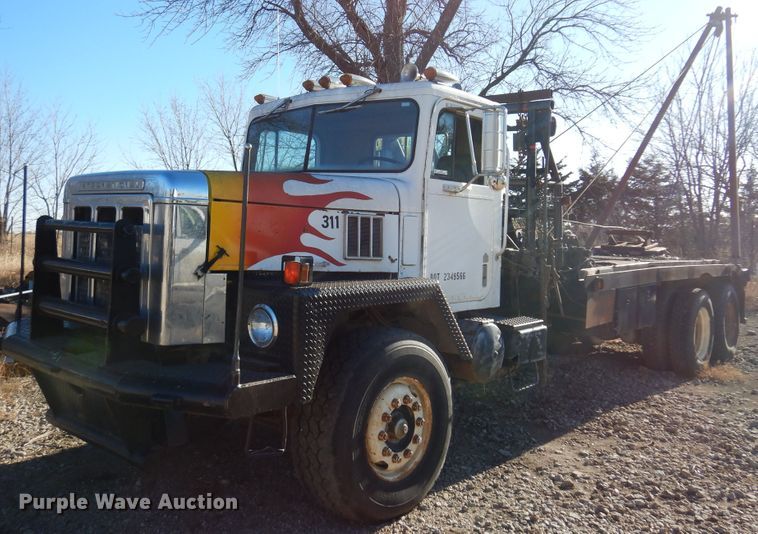 image for item JJ9784 1978 International  winch truck