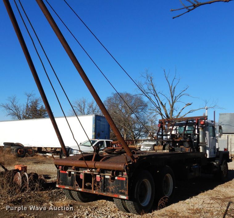 image for item JJ9784 1978 International  winch truck