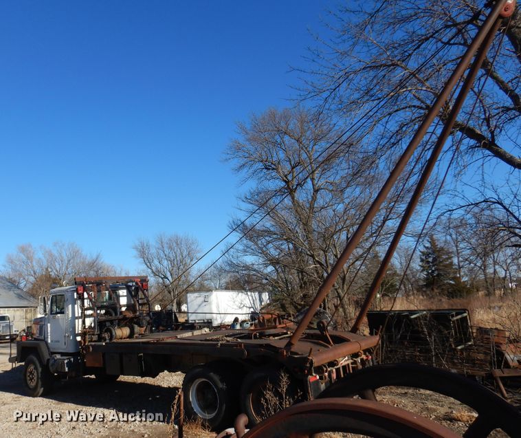 image for item JJ9784 1978 International  winch truck