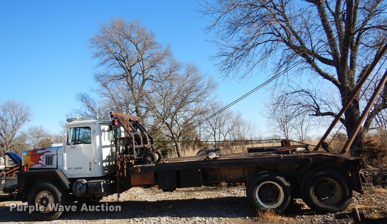 image for item JJ9784 1978 International  winch truck