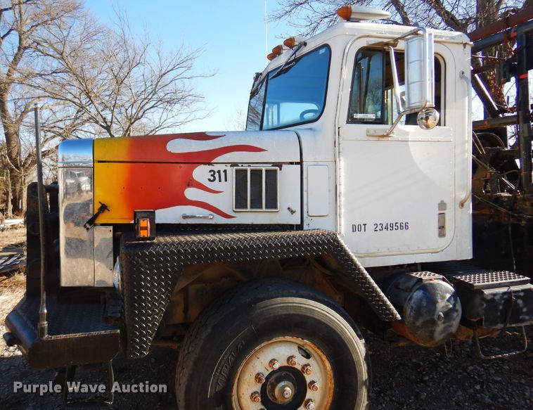 image for item JJ9784 1978 International  winch truck