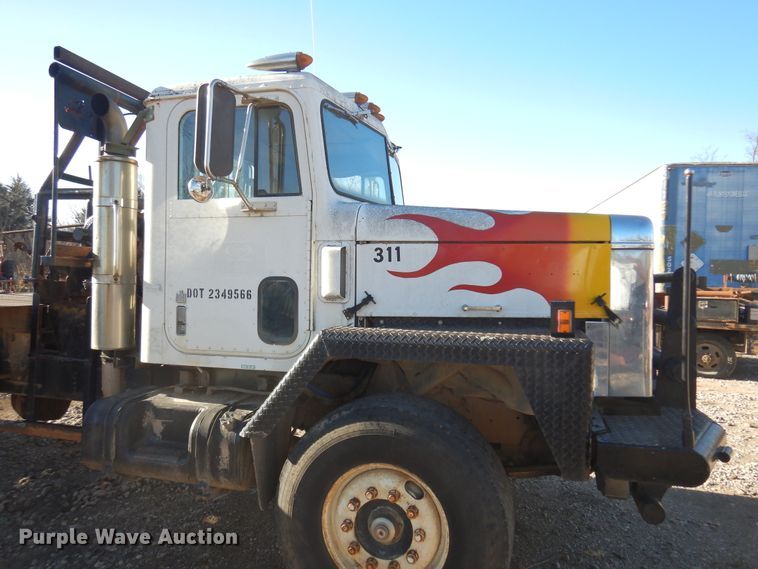 image for item JJ9784 1978 International  winch truck