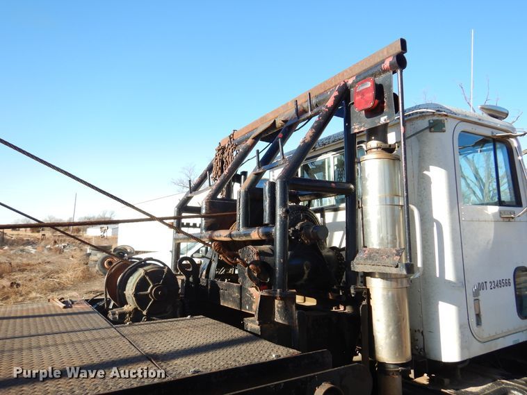 image for item JJ9784 1978 International  winch truck