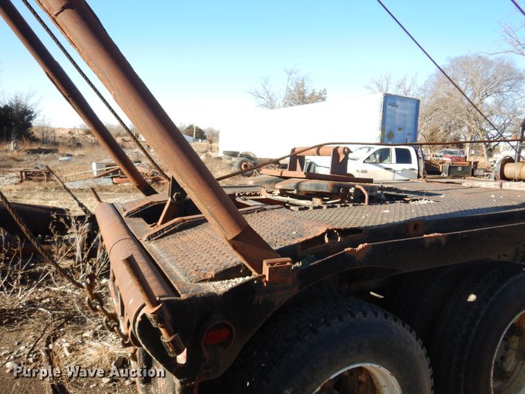 image for item JJ9784 1978 International  winch truck