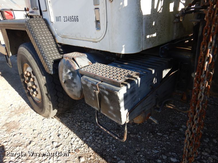 image for item JJ9784 1978 International  winch truck