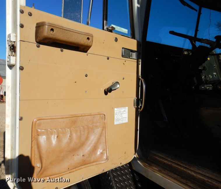 image for item JJ9784 1978 International  winch truck