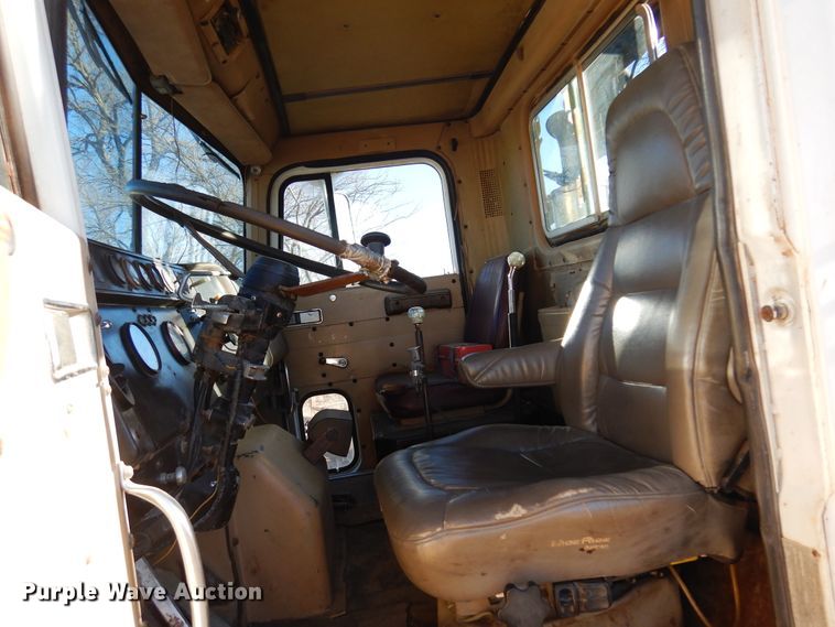 image for item JJ9784 1978 International  winch truck