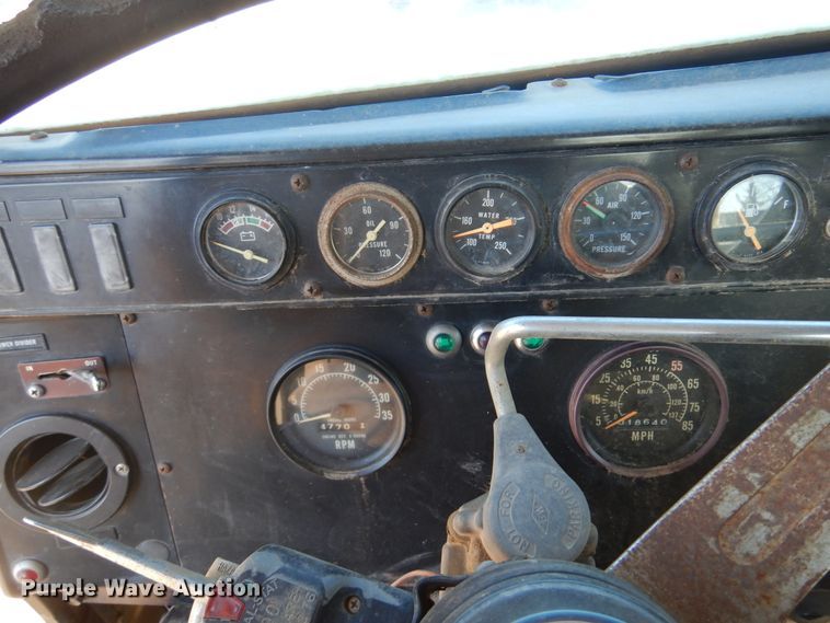 image for item JJ9784 1978 International  winch truck