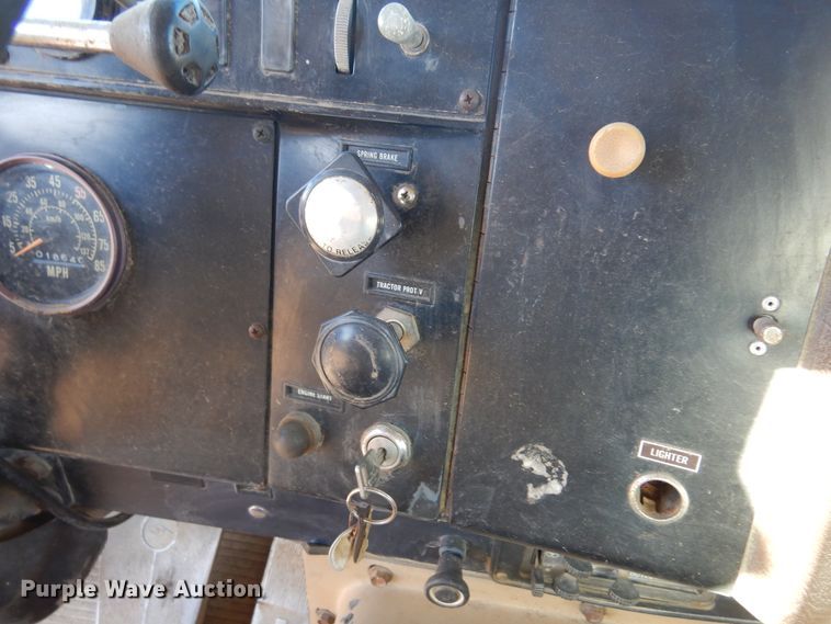 image for item JJ9784 1978 International  winch truck