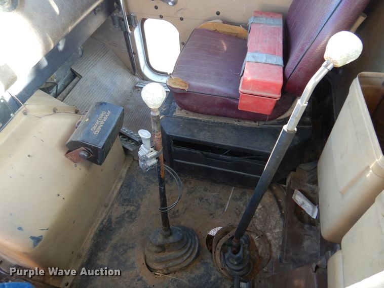 image for item JJ9784 1978 International  winch truck