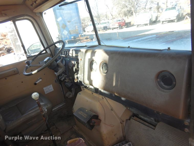 image for item JJ9784 1978 International  winch truck